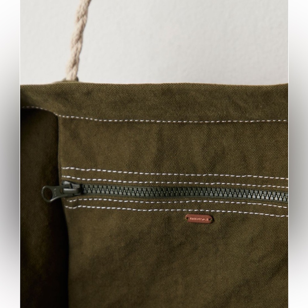 NWT FREE PEOPLE BEEN THERE BADGE TOTE BAG - Picture 5 of 7